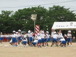 1・2年学団競技「勝利をめざして ねらえ！たまいれ！」