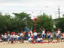 1・2年学団競技「勝利をめざして ねらえ！たまいれ！」