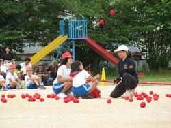 1・2年学団競技「勝利をめざして ねらえ！たまいれ！」