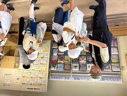 3年生中央公民館で花植え