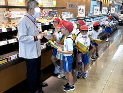 3年生スーパーマーケット見学