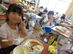 1年生給食の様子