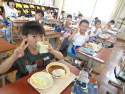 1年生給食の様子