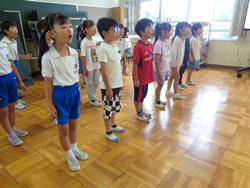1年生と2年生で歌の交流会