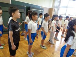 1年生と2年生で歌の交流会