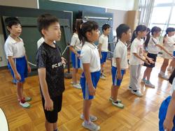 1年生と2年生で歌の交流会