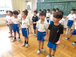 1年生と2年生で歌の交流会