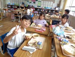 3年生給食の時間