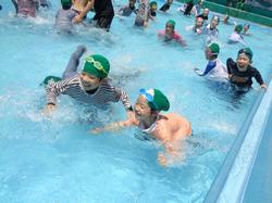 2年生着衣水泳