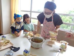 2年生夏野菜カレー作り（コミスクミニ活動）