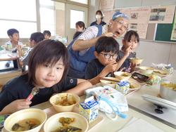 2年生夏野菜カレー作り（コミスクミニ活動）