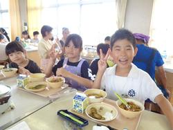 2年生夏野菜カレー作り（コミスクミニ活動）