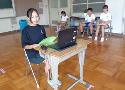 終業式における代表児童の作文発表
