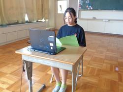 終業式における代表児童の作文発表