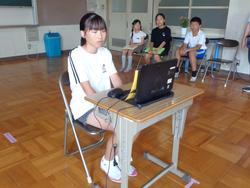 終業式における代表児童の作文発表