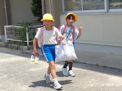 笑顔あふれる下校風景