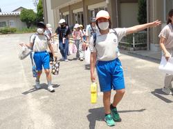 笑顔あふれる下校風景