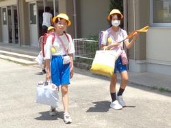 笑顔あふれる下校風景
