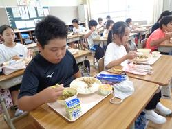 4年生給食の時間