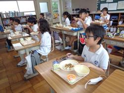 4年生給食の時間