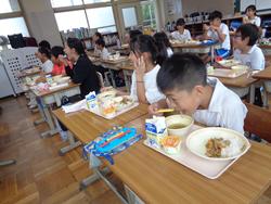 4年生給食の時間