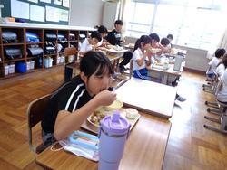 4年生給食の時間