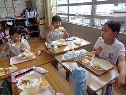 3年生給食の時間