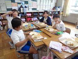 3年生給食の時間