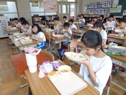 4年生給食の時間