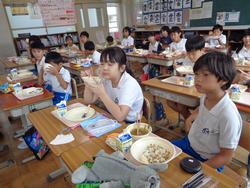 4年生給食の時間