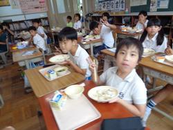 4年生給食の時間