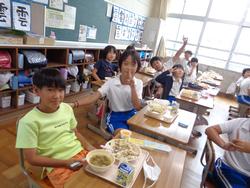 4年生給食の時間