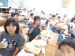 4年生給食の時間