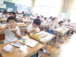 4年生給食の時間