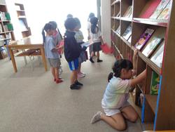 業間休みの図書室