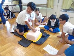 6年生救急法講習会
