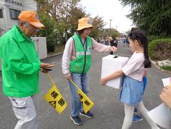 4年生・児童会赤い羽根の共同募金