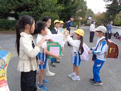 4年生・児童会赤い羽根の共同募金