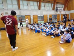 自然学校のテーマソング「虹へ」の練習