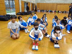 自然学校のテーマソング「虹へ」の練習