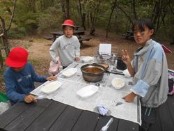 野外炊飯の様子
