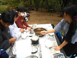 野外炊飯の様子