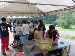 野菜を切ります