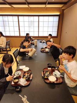 朝食