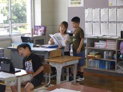 通知表を渡す
