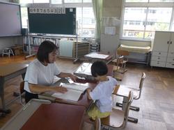 通知表を渡す