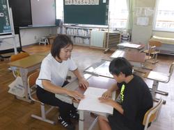 通知表を渡す