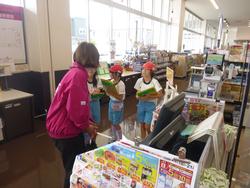 お店の工夫を聞く