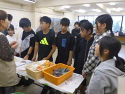 説明を聞く