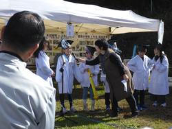 インタビューを受ける